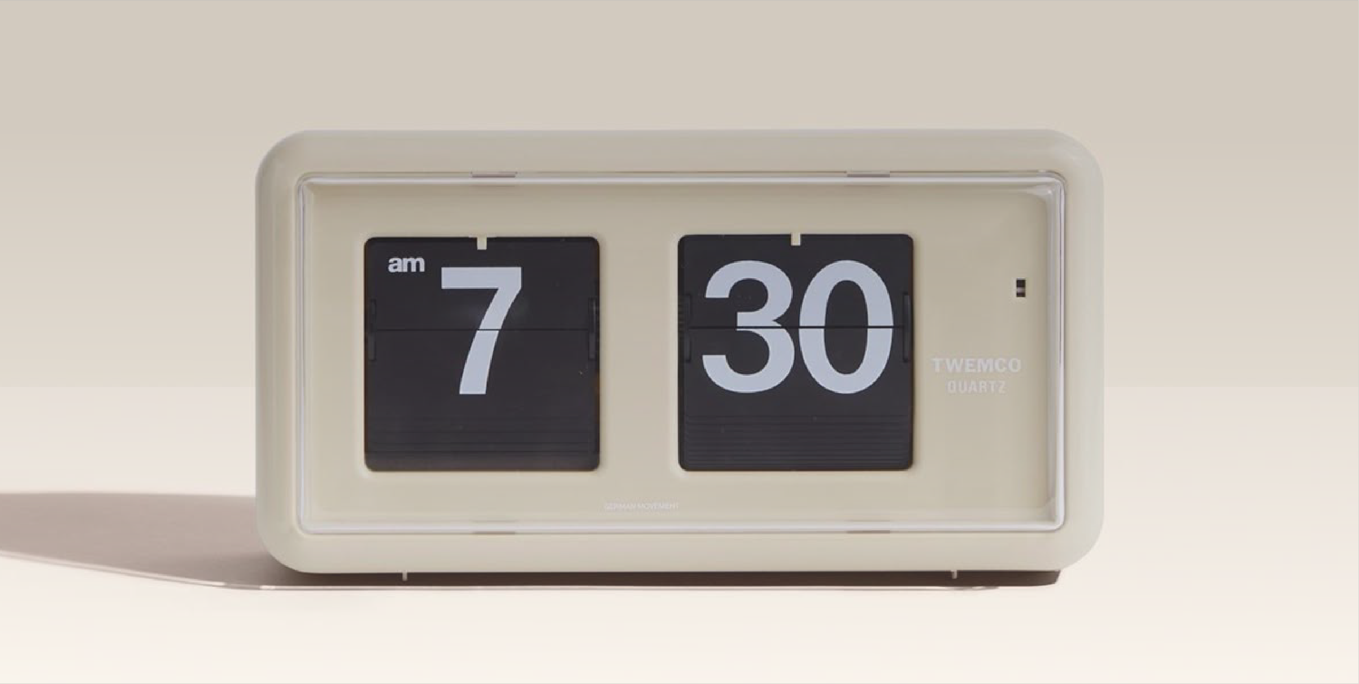 Around the Clock Radiance — How Iyvos Supports Your Skin’s 24-Hour Rhythm